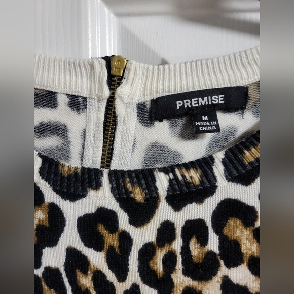 Premise Womens Leopard Print Rayon Women's Top With Back Zipper - Size M - Picture 5 of 5